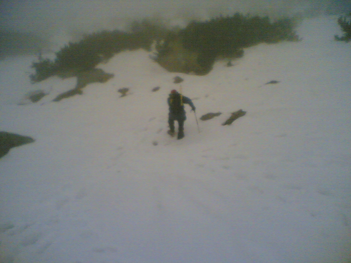 H&oacute; a foly&oacute; felett (ami t&ouml;bbsz&ouml;r beszakadt)